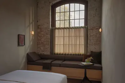 Photo 5 - Pocketbook Hotel and Bath