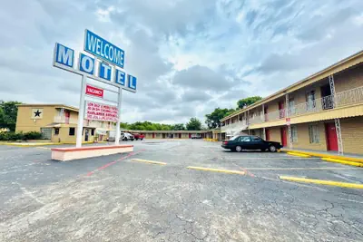Photo 2 - Welcome Motel