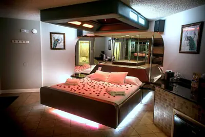 Photo 5 - Essence Suites