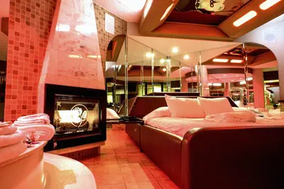 Photo 2 - Essence Suites