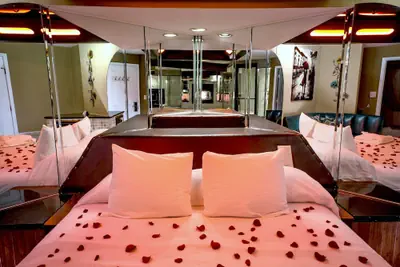 Photo 4 - Essence Suites