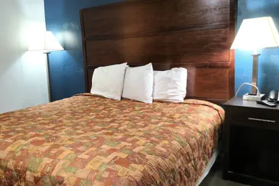 Photo 4 - Holiday Motel by Belvilla Cleveland, TN