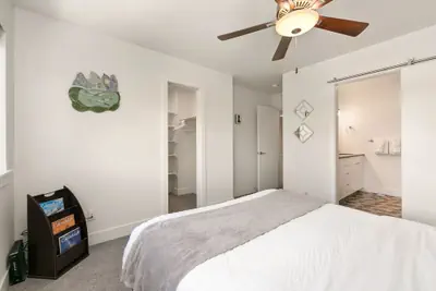 Photo 3 - Elegant Mountain Haven - King Bed & Fireplaces
