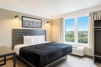 Photo 2 - LIV Hotel Bronx - Newly Built