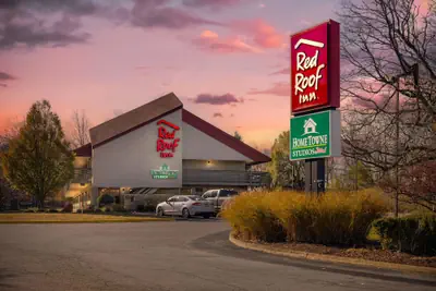Photo 2 - HomeTowne Studios by Red Roof Buffalo - Niagara Airport