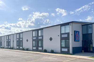 Photo 2 - Motel 6 Rockford, IL – RFD Airport