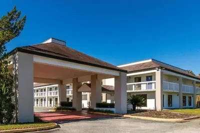 Photo 2 - Baymont By Wyndham Metter