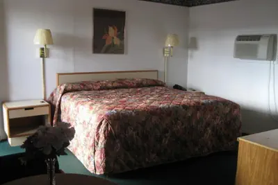 Photo 3 - Sundown Inn