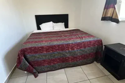 Photo 5 - Encore Inn Inglewood
