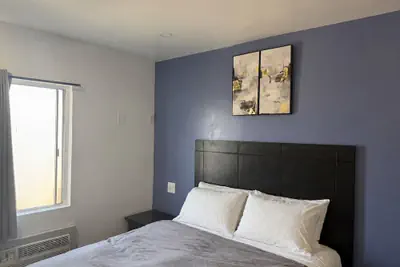 Photo 2 - Encore Inn Inglewood