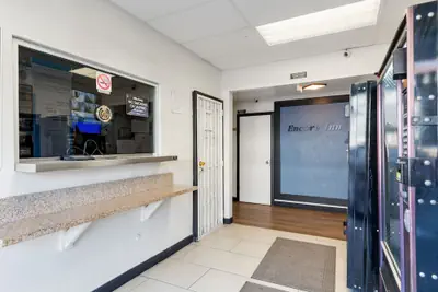 Photo 2 - Encore Inn Inglewood