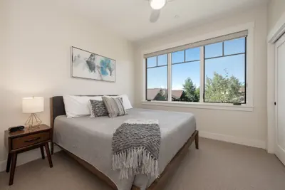 Photo 3 - Downtown Flat 2 Bedroom Condo