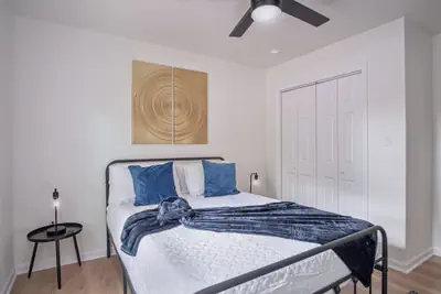 Photo 3 - Historic Comfort 2BR/1BA Guesthouse Near Riverwalk
