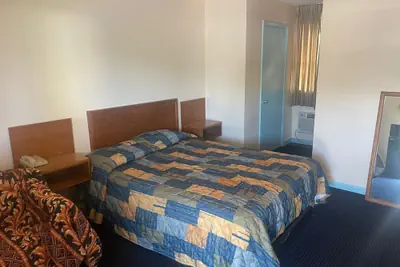 Photo 5 - Traveler's Motel