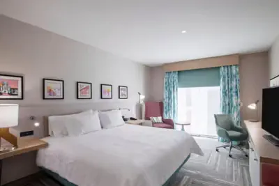 Photo 3 - Hilton Garden Inn Flushing Laguardia