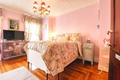 Photo 3 - Huddy House Bed & Breakfast