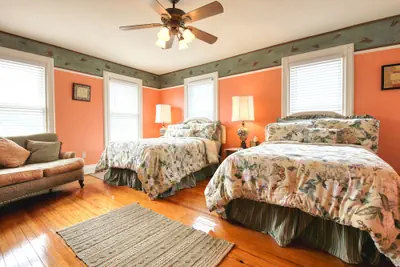 Photo 5 - Huddy House Bed & Breakfast