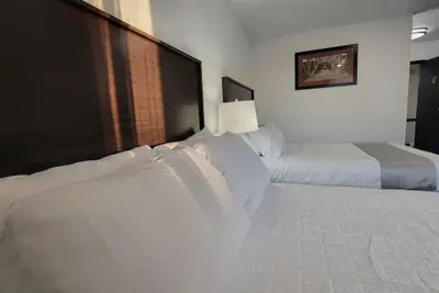 Photo 5 - The Suite Inn