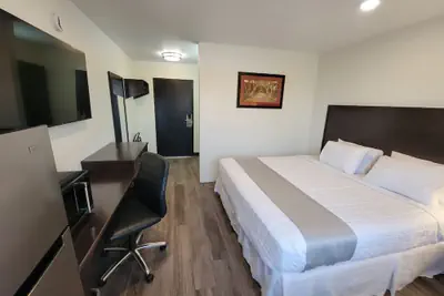 Photo 4 - The Suite Inn