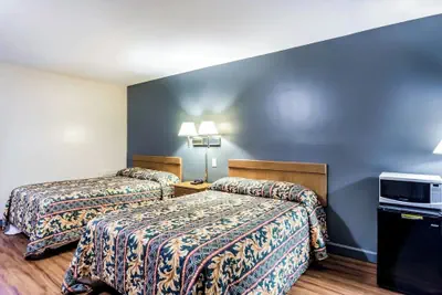 Photo 2 - Brentwood Inn Richmond South