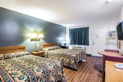 Photo 3 - Brentwood Inn Richmond South
