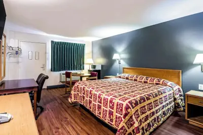 Photo 4 - Brentwood Inn Richmond South