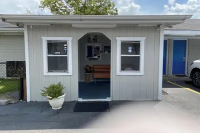Photo 2 - Motel 19 By Capital O Baytown I-10