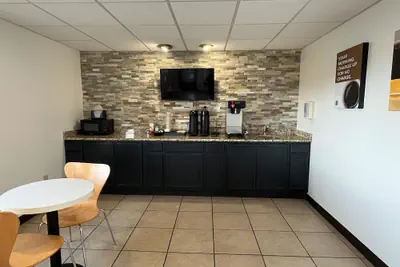 Photo 4 - Studio 6 Suites Urbana, IL