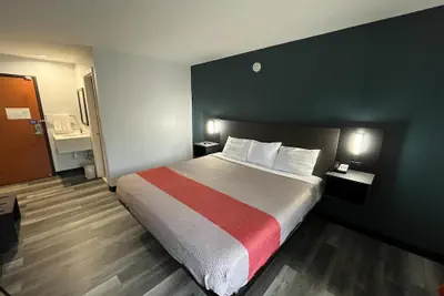 Photo 2 - Studio 6 Suites Urbana, IL