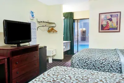 Photo 5 - Days Inn & Suites by Wyndham Albuquerque West