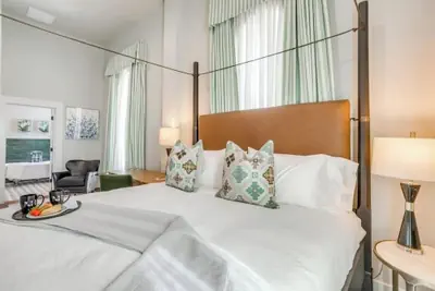 Photo 2 - Nutt House Hotel