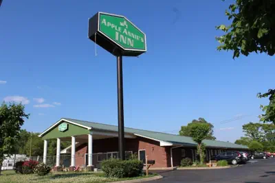 Photo 2 - Apple Annies Inn