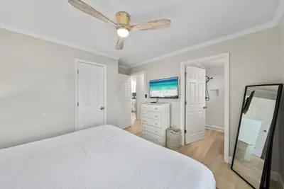 Photo 3 - Beachside Villas 811