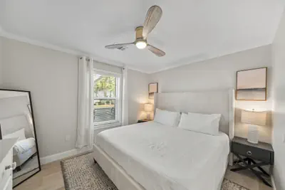 Photo 2 - Beachside Villas 811