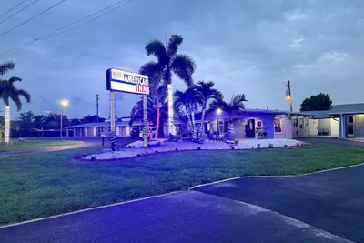 Photo 2 - American Inn Punta Gorda