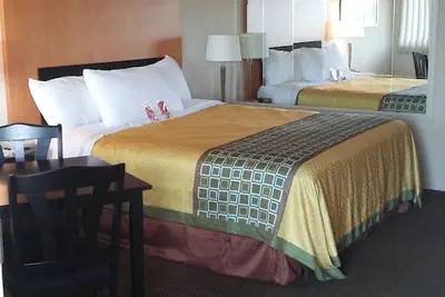 Photo 5 - Great Western Inn Suites