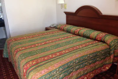Photo 4 - Executive Inn