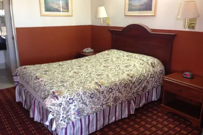Photo 5 - Executive Inn
