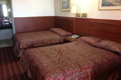 Photo 3 - Executive Inn