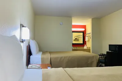 Photo 4 - Suite 16 Motel