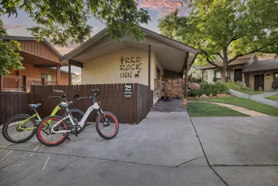 Photo 2 - Red Rock Inn
