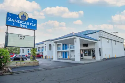 Photo 2 - Sandcastle Inn