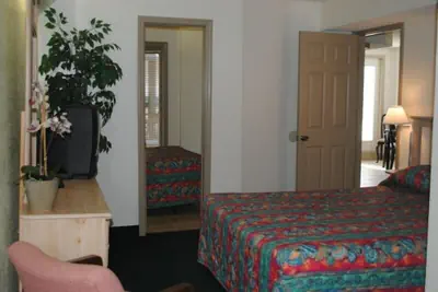 Photo 4 - Howard Johnson by Wyndham Oceanfront Daytona Beach