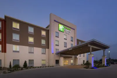 Photo 2 - Holiday Inn Express & Suites Bay City by IHG
