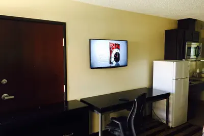 Photo 5 - Executive Inn