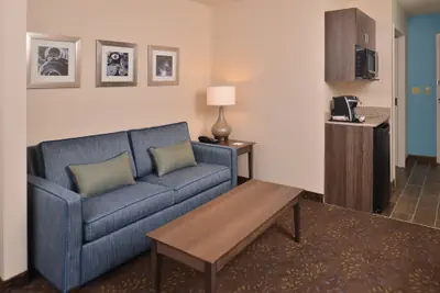 Photo 4 - Holiday Inn Express & Suites Dearborn SW - Detroit Area by IHG