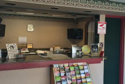Photo 3 - Express Inn
