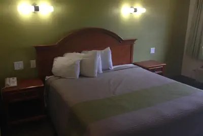 Photo 4 - Red Carpet Inn New Brunswick