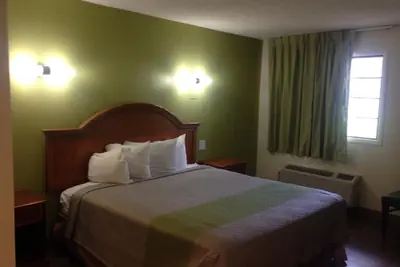 Photo 3 - Red Carpet Inn New Brunswick