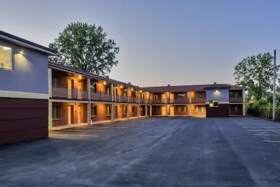 Photo 2 - AArya Hotel By Niagara Fashion Outlets